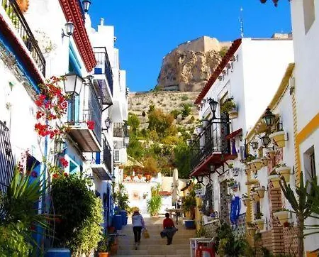 Very Centric Apartment, Lightful, Well Equipped And Decorated, With Castle Views, And Besides A Plaza In Old Town