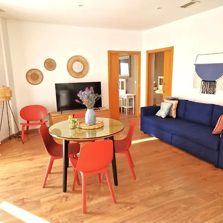 Very Centric Apartment, Lightful, Well Equipped And Decorated, With Castle Views, And Besides A Plaza In Old Town Apartment *